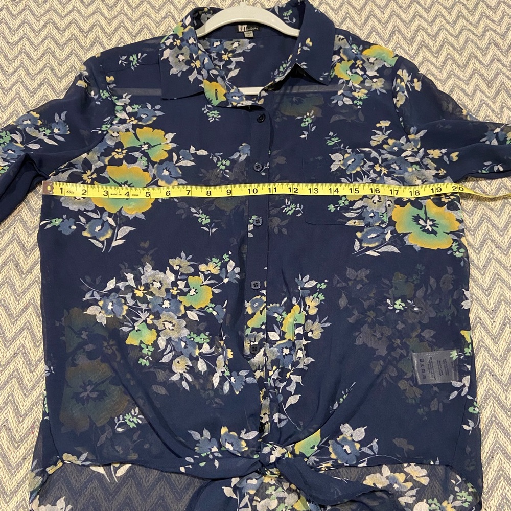 Kut from the Kloth Blue Floral Blouse – Size Medium - Picture 6 of 8
